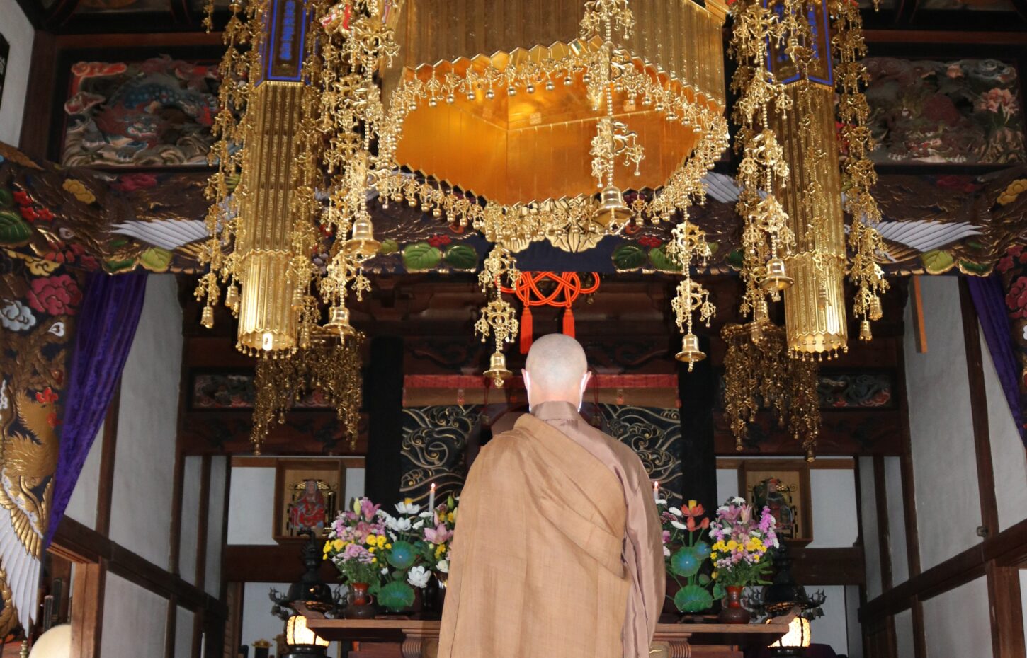 雲林寺堂内　