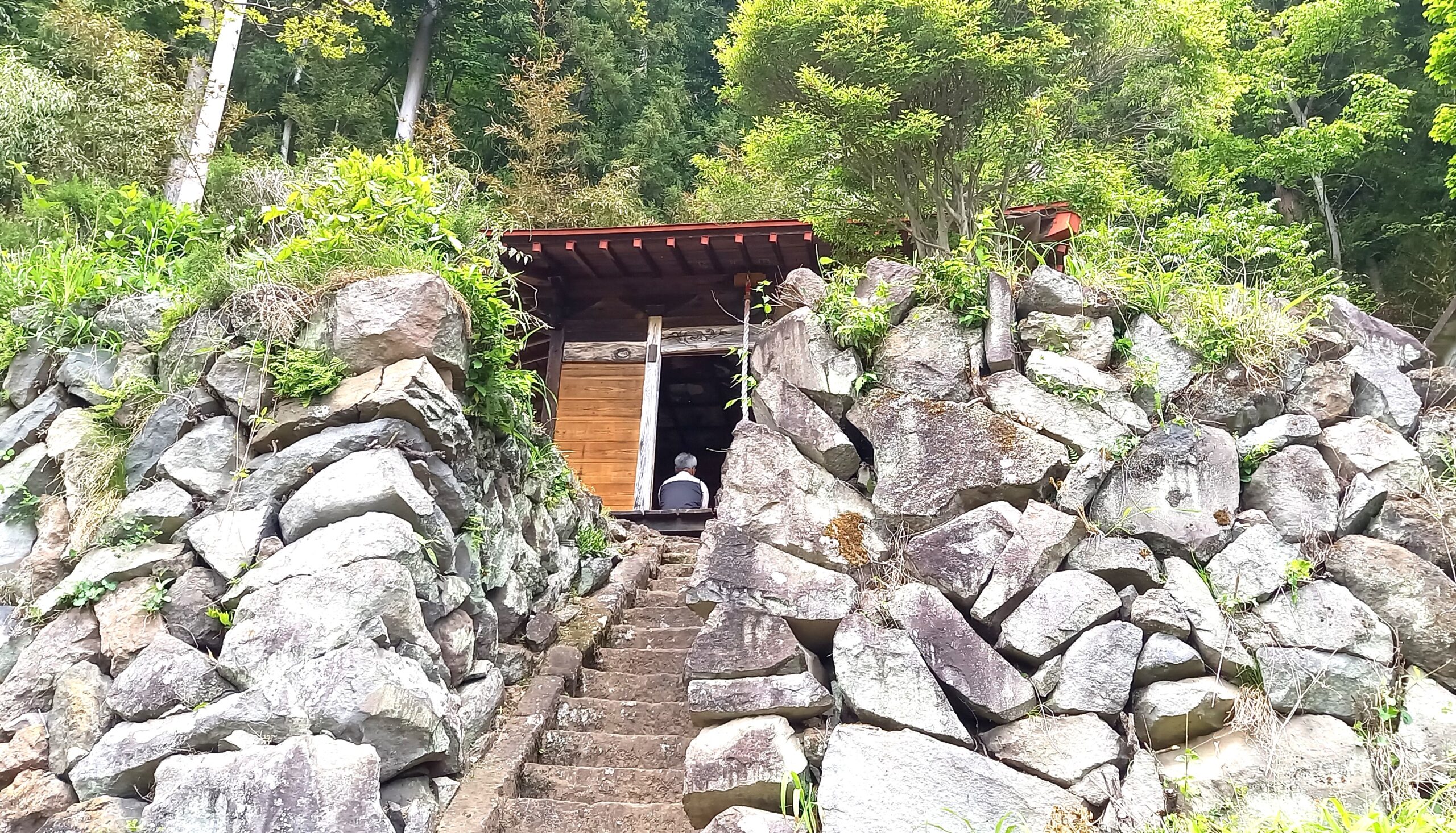 群馬県吾妻郡長野原町長野原73　雲林寺0279－82－2201